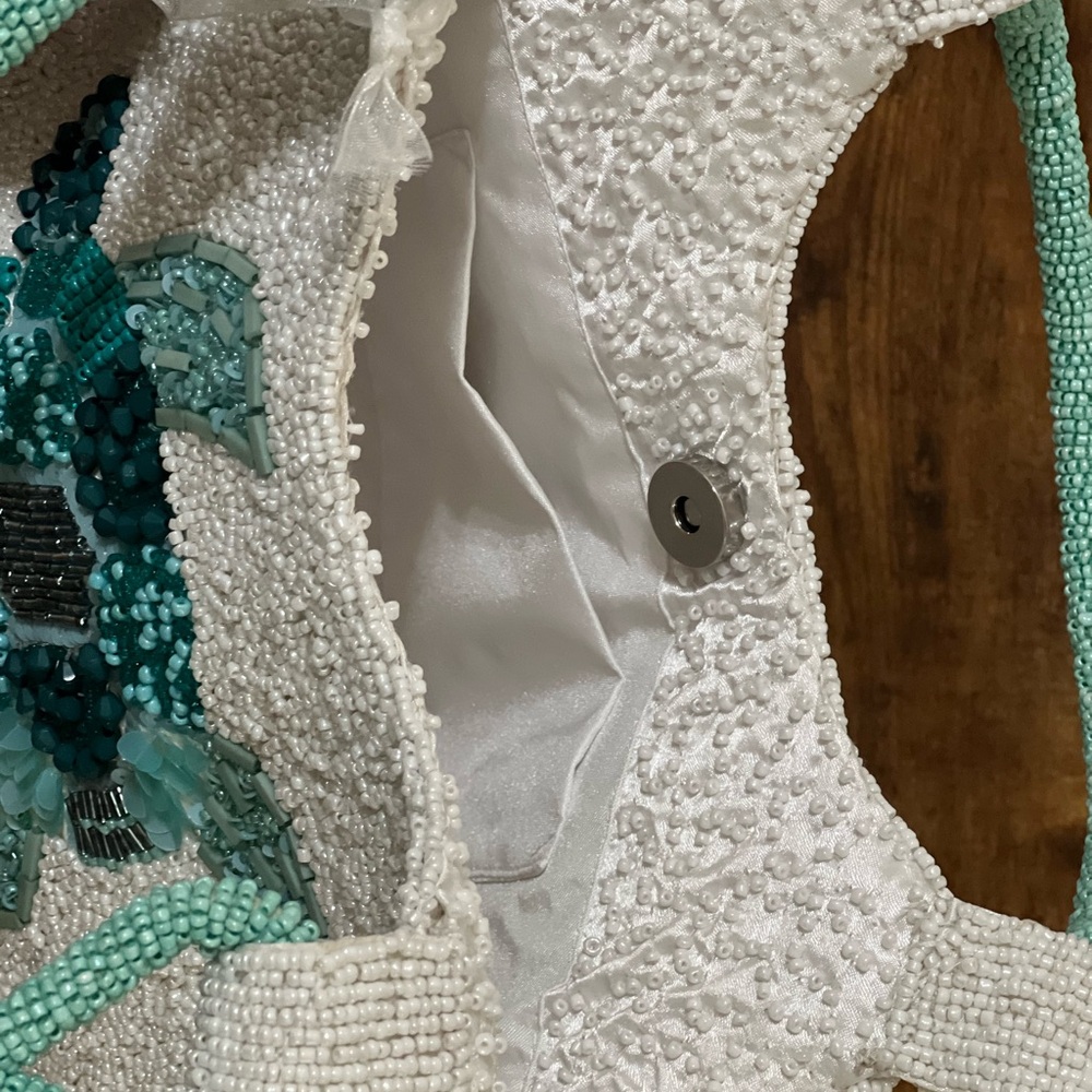 Viral Beaded Sea Turtle Handbag (Handmade) - Picture 9 of 13